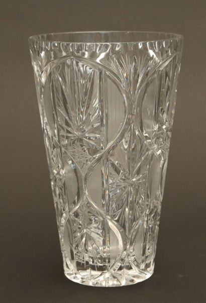 null Vase en cristal taillé incolore à décor de végétation stylisée

Haut.: 28,5...