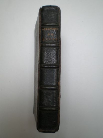 null Psaumes de David… traduits selon l’Hébreu.

Paris, Le Petit, 1670, relié plein...