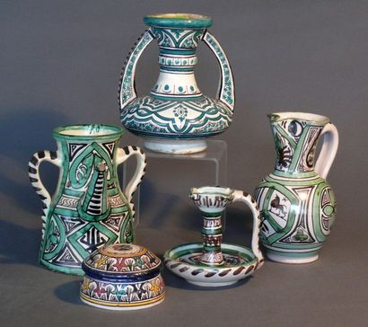null Lot de céramiques hispano-mauresques : chandelier, aiguière, vase signés Punter...