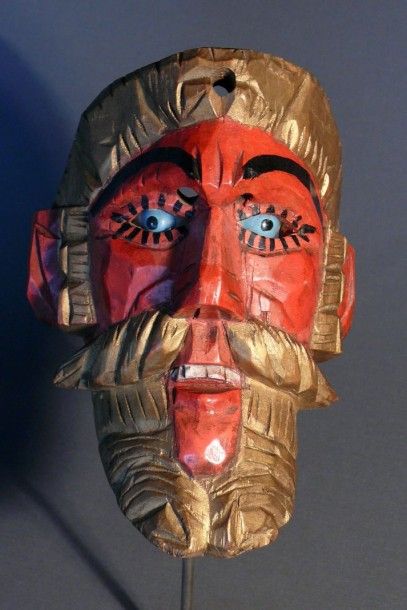null Masque facial en bois dur et lourd richement peint, à la sculpture vigoureuse,...