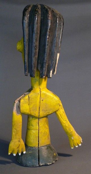 null Marionnette ancienne du type « Merekun » en bois dur richement peint de jaune...