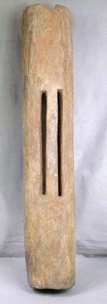 null Tambour à fente ancien en bois dur érodé à patine naturelle, de forme cylindrique,...