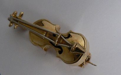null Broche en or jaune et en or gris, figurant un violon.

Poids 4,40 g