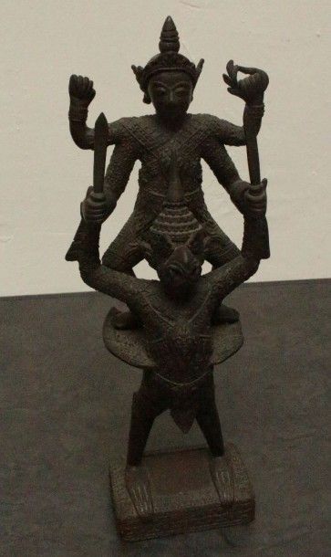 Sculpture en bronze 

Travail Asiatique.

Haut....