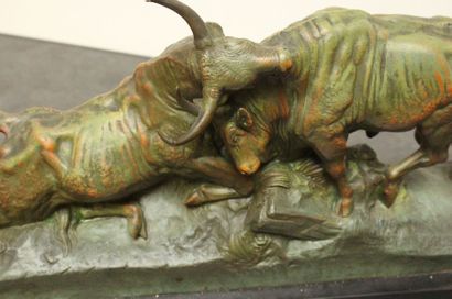 null CLESINGER Auguste (1815-1883)

Combat de taureaux romains

Bronze à patine verte

Signé

Haut....