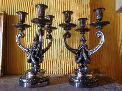 null Paire de candélabres en bronze argenté à trois feux, époque Napoléon III
Haut.:...