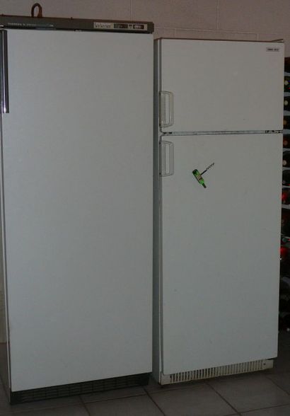 null Réfrigérateur de marque Zanussi, réfrigérateur de marque Hoover, cafetière FAEMA...