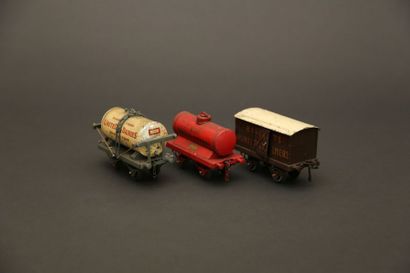 null HORNBY : trois wagons marchandises

United Dairies Milk Tank - ETAT wagon citerne

rouge...