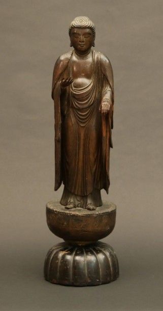 null Japon

Bouddha amida en bois avec traces de dorure,

debout, ses deux mains,...