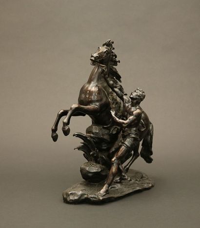 null COUSTOU Guillaume (1677 - 1746) d’après

Cheval de Marly

Bronze à patine brune

(petit...
