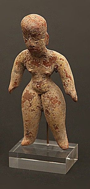 null Sculpture anthropomorphe représentant un

personnage debout, bras et jambes...