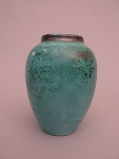 null C.A.B. (Céramique d’Art de Bordeaux)

Vase de forme ovoïde en terre cuite vernissée

de...