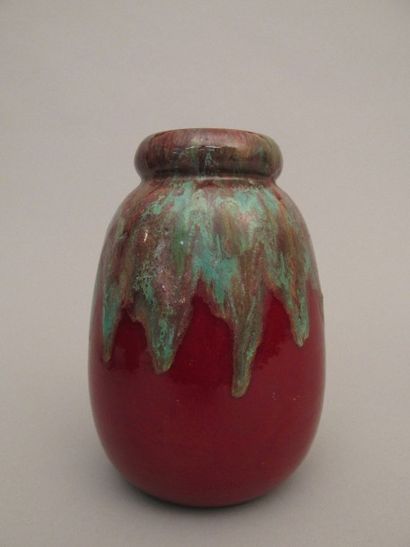 null C.A.B. (Céramique d’Art de Bordeaux)

Vase à panse ovoïde en terre cuite vernissée

ornée...