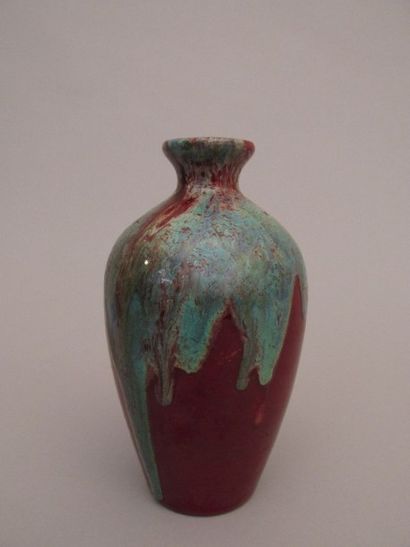 null C.A.B. ( Céramique d’Art de Bordeaux)

Vase de forme balustre à col resserré...