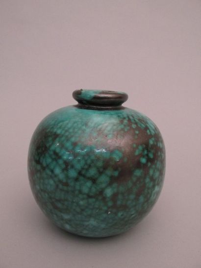 null C.A.B. (Céramique d’Art de Bordeaux)

Vase à panse ventrue en terre cuite vernissée

légèrement...