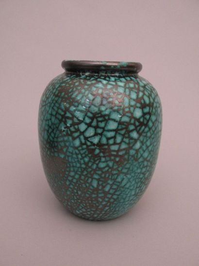 null C.A.B. (Céramique d’Art de Bordeaux)

Vase de forme ovoïde en terre cuite vernissée

légèrement...