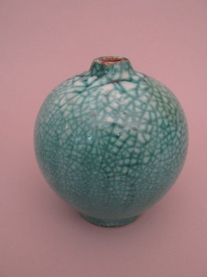 null C.A.B. (Céramique d’Art de Bordeaux)

Vase de forme sphérique à petit col en...