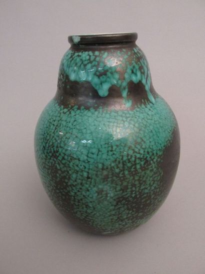 null C.A.B. (Céramique d’Art de Bordeaux)

Vase de forme piriforme en terre cuite

vernissée...