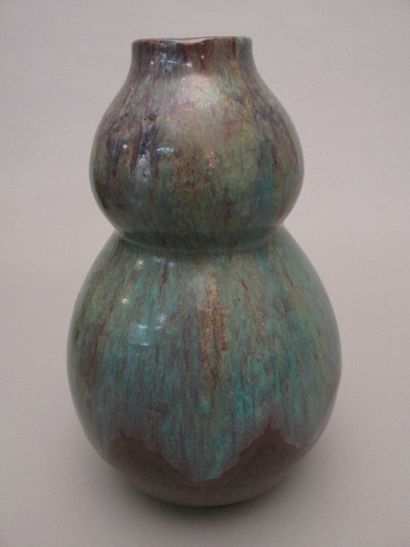 null C.A.B. (Céramique d’Art de Bordeaux)

Vase de forme biglobulaire en terre cuite

vernissée...