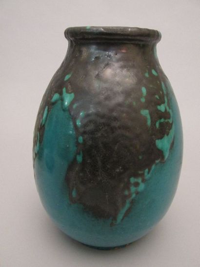 null C.A.B. (Céramique d’Art de Bordeaux)

Vase de forme ovoïde en terre cuite vernissée

à...