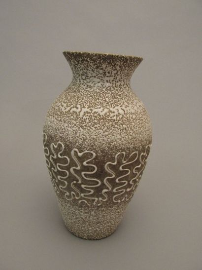 null C.A.B. (Céramique d’Art de Bordeaux)

Vase de forme balustre à col évasé en...