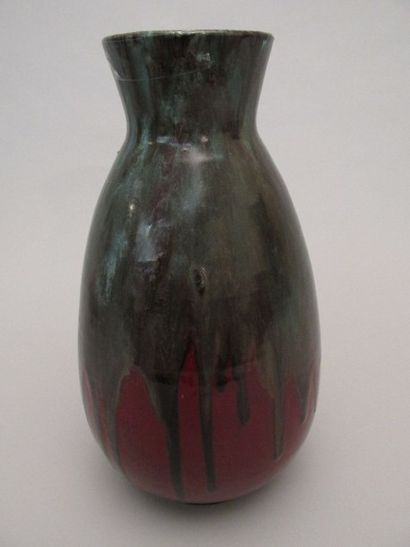 null C.A.B. (Céramique d’Art de Bordeaux)

Vase de forme balustre en terre cuite...