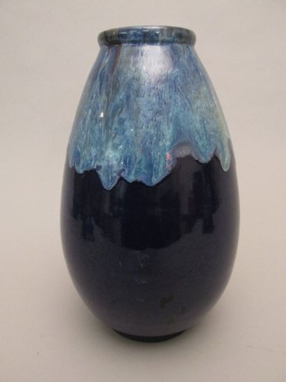 null C.A.B. (Céramique d’Art de Bordeaux)

Vase de forme balustre en terre cuite...