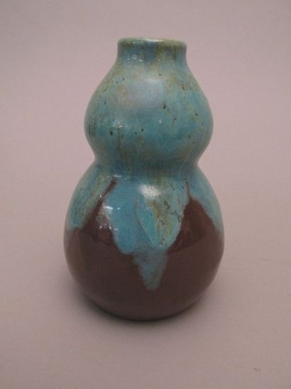 null C.A.B. (Céramique d’Art de Bordeaux)

Vase de forme calebasse en terre cuite

vernissée...