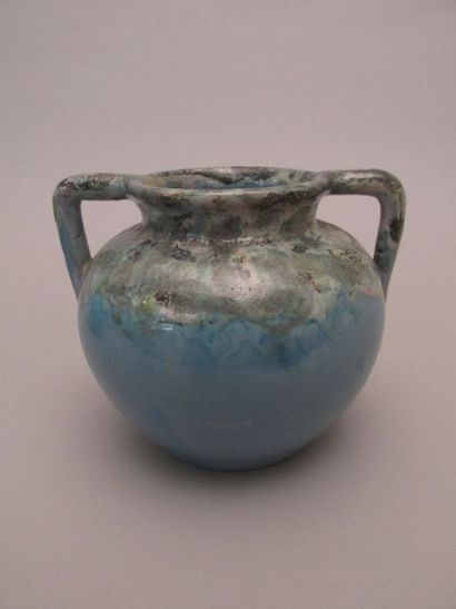 null C.A.B. (Céramique d’Art de Bordeaux)

Vase à panse sphérique et anses en applique...