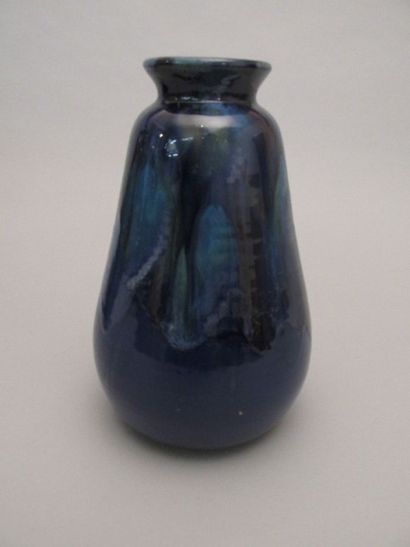 null C.A.B. (Céramique d’Art de Bordeaux)

PRIMAVERA

Vase de forme oblongue en terre...