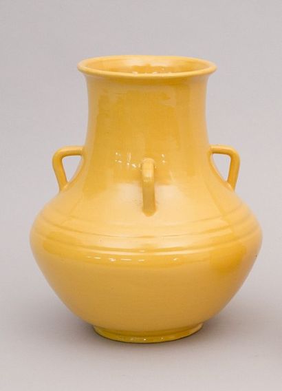 null C.A.B. (Céramique d'Art de Bordeaux) - PRIMAVERA

Vase de forme balustre orné...