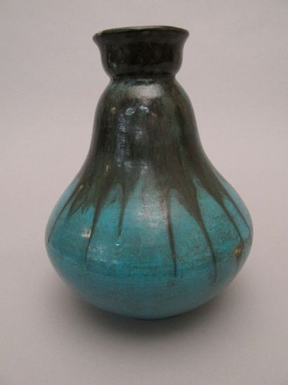 null C.A.B. (Céramique d’Art de Bordeaux)

PRIMAVERA

Vase de forme piriforme à large...
