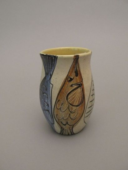 null C.A.B. (Céramique d’Art de Bordeaux)

Vase en terre cuite à décor peint de poissons

traités...