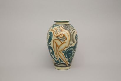 null René BUTHAUD (1886-1986)

Vase à triple décor de danseurs 

Forme ovoïde, embouchure...