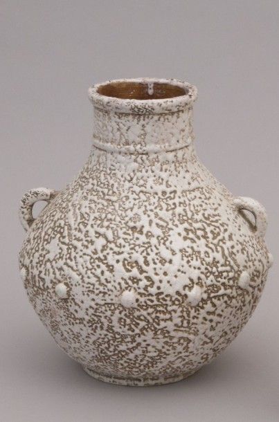 null C.A.B. (Céramique d’Art de Bordeaux)

Vase de forme balustre orné de deux prises

en...