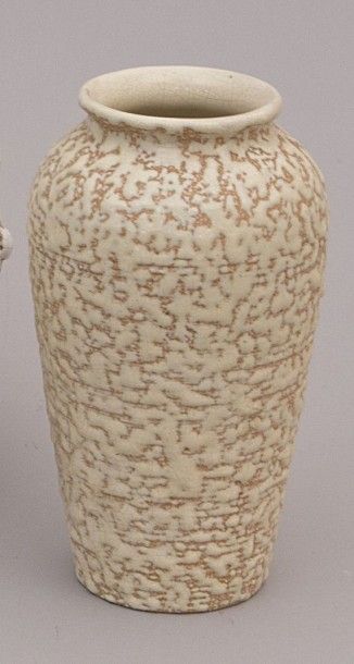 null C.A.B. ( Céramique d’Art de Bordeaux)

Vase de forme balustre en terre cuite

vernissée...