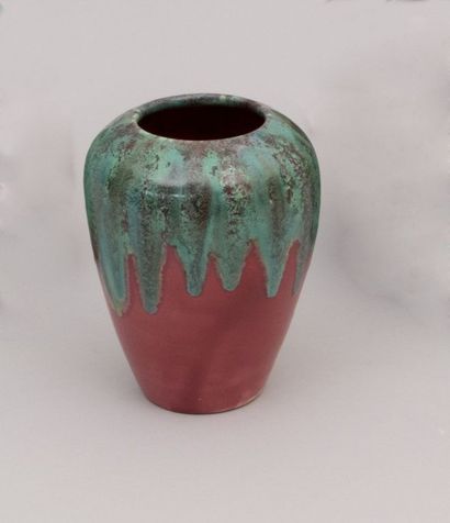 null C.A.B. (Céramique d’Art de Bordeaux)

Vase de forme ovoïde en terre cuite vernissée

ornée...