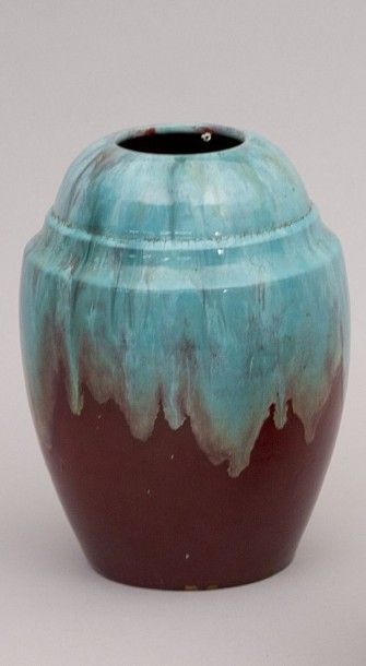 null C.A.B. (Céramique d’Art de Bordeaux)

Vase de forme ogivale en terre cuite vernissée

à...