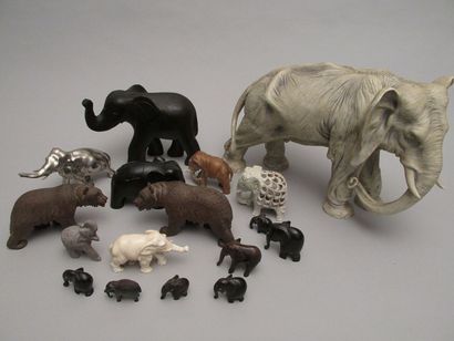 null Ensemble d’éléphants et animaux divers

en pierre, bois, ivoire, cuivre et ...