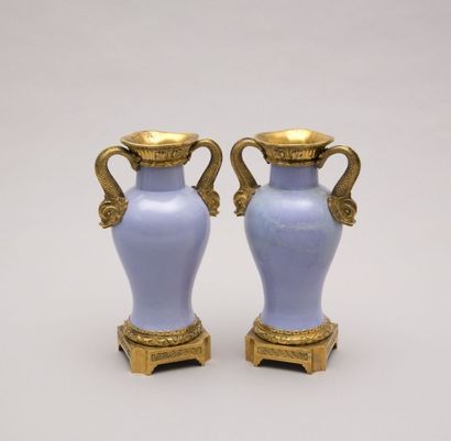 null ESCALIER DE CRISTAL - Paris

Paire de vases de forme balustre en porcelaine

mauve,...