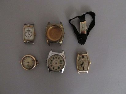 null Lot composé de cinq montres et d’un

boîtier de montre :

- TISSOT - Boîtier...