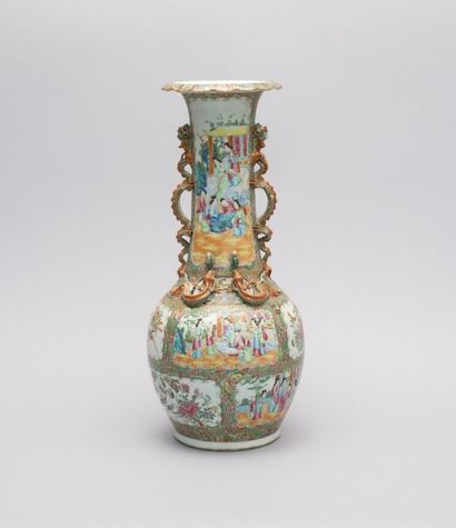 null Chine - CANTON

Vase de forme balustre en émaux polychromes

à décor de scènes...
