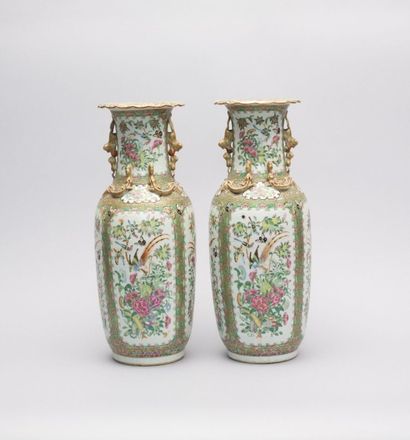 null Chine - CANTON

Paire de vases de forme balustre à décor en

émaux polychromes...