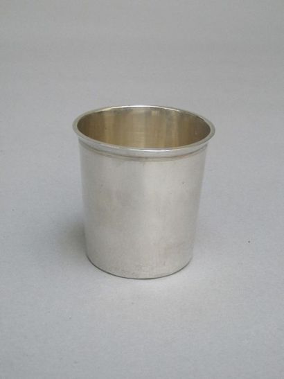 null Timbale en argent de forme tronconique, le

col souligné de filets.

Poids :...