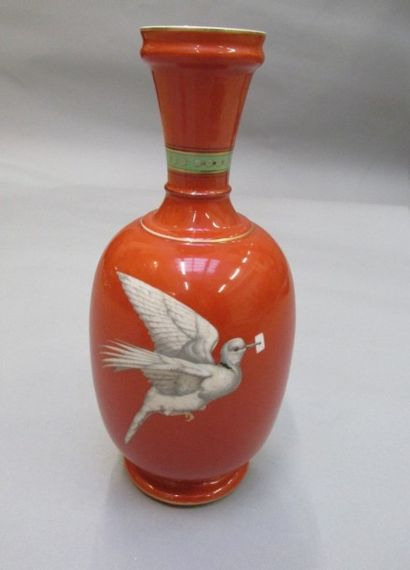 null BURSLEM - Angleterre

Vase de forme gourde en porcelaine rouge

vermillon figurant...