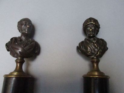 null Paire de sujets en bronze à patine brune

figurant des bustes de Voltaire, ils...