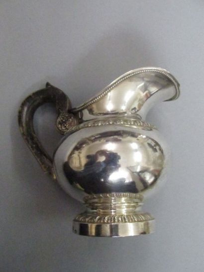 null Pot à lait en argent (1819-1838) de forme

balustre posant sur un piédouche...