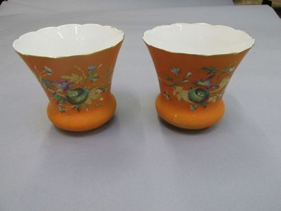 null BURSLEM - Angleterre

Paire de cache-pots en porcelaine à fond

orange à décor...