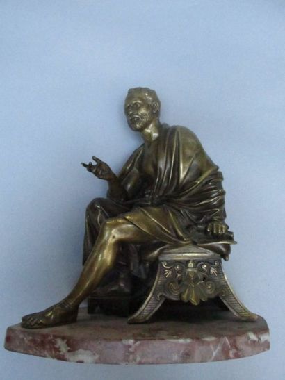 null Sujet en bronze à patine dorée

représentant Démostène assis sur un pliant

Socle...