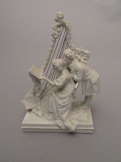 null Couple, le jeune femme jouant de harpe.

Groupe en biscuit. Début XXème siècle

Haut....